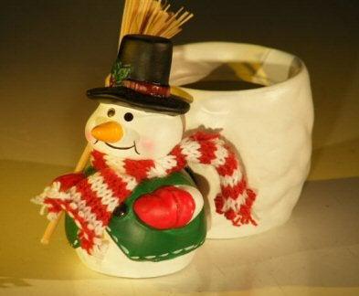 Ceramic Snowman Pot 2" x 3"